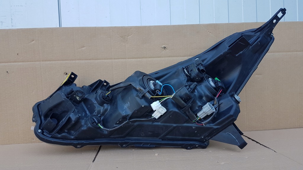 Фара перед правый  nissan micra k14 обычная + led в Украине