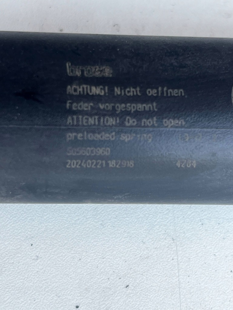 фото №4, Alfa romeo stelvio привід амортизатор кришки задній