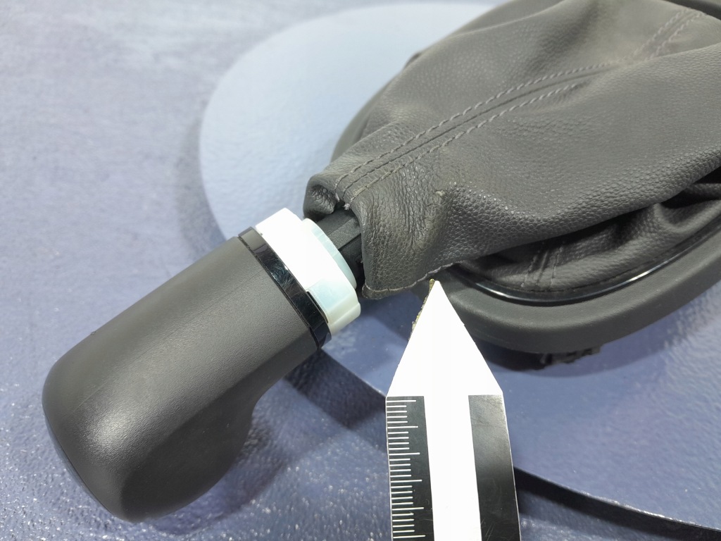 Corsa d рестайлинг  рычаг передач корпус ручного кожа 13205815 в Украине