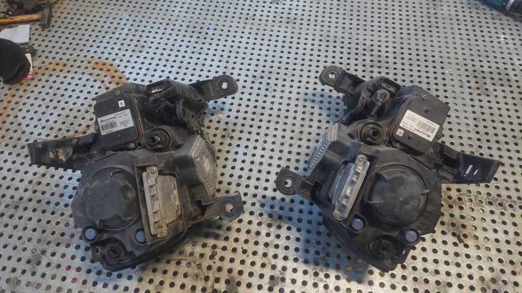 Grand cherokee wk2 14-20r фонари перед ксенон led anglia комплект Киев