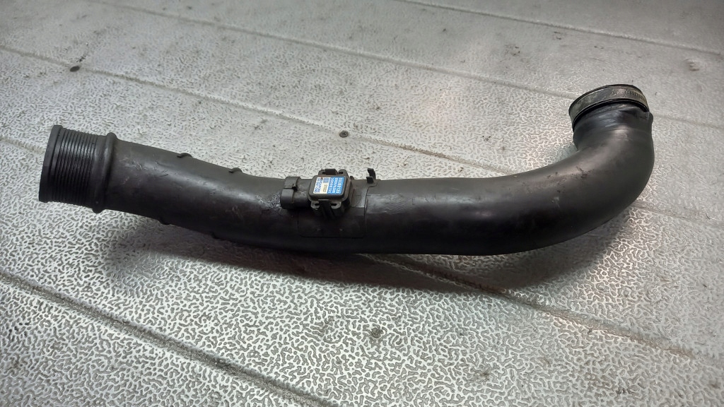 фото №1, Труба воздуха volvo v40 30620813