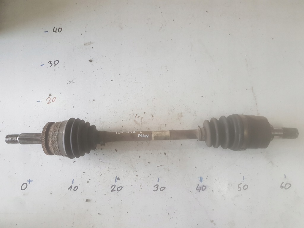 фото №1, Hyundai i20 08-11r 1.4 b приводной вал левая перед механическая коробка передач