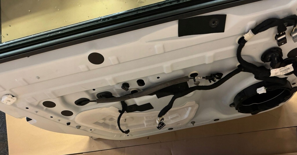 фото №5, Renault clio v двері ліва перед передні задні задня молдинг петлі ov369