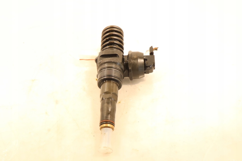 Купити Volkswagen оригінальний номер 0414720215 насоси-форсунки насос-форсунка passat