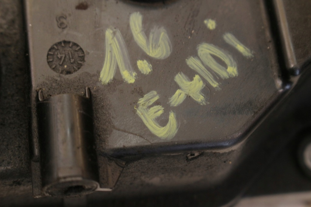 фото №5, Кришка клапанів 9688939180 c4 picasso ii 1.6 e-hdi