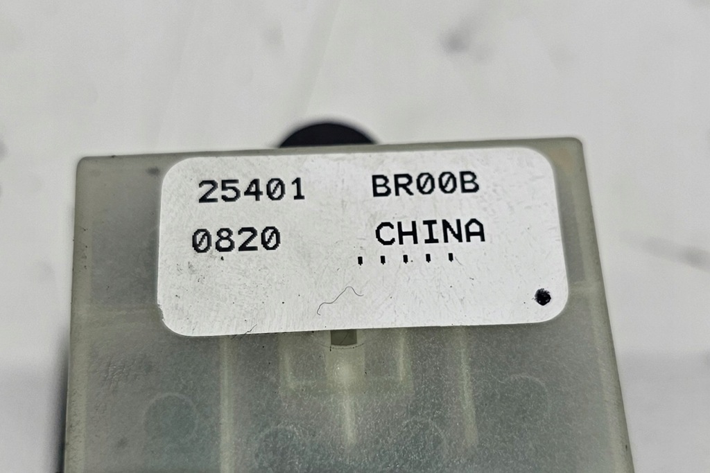 фото №11, Кнопка управление окон левых передних дверь nissan