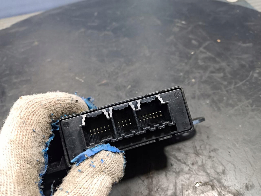 Tesla model s блок керування pdc 1048476-00-c Ціна