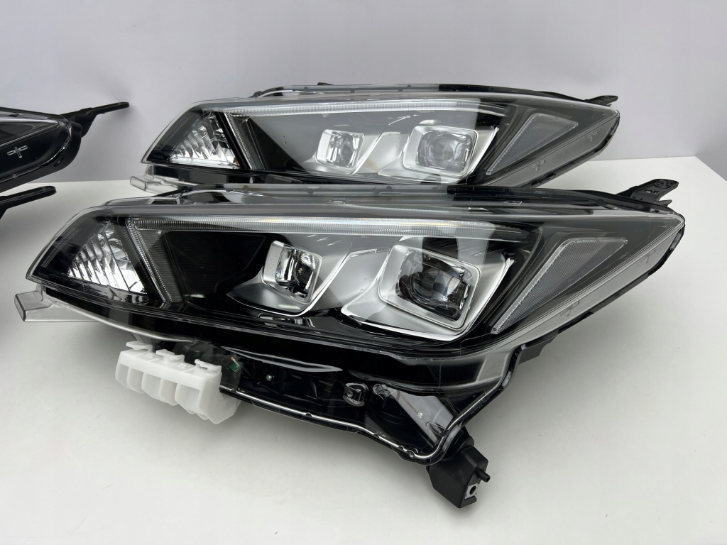 фото №1, Nissan leaf 2 ii ze1 лампа передня ліва срібляста full led nowa oem 2017-