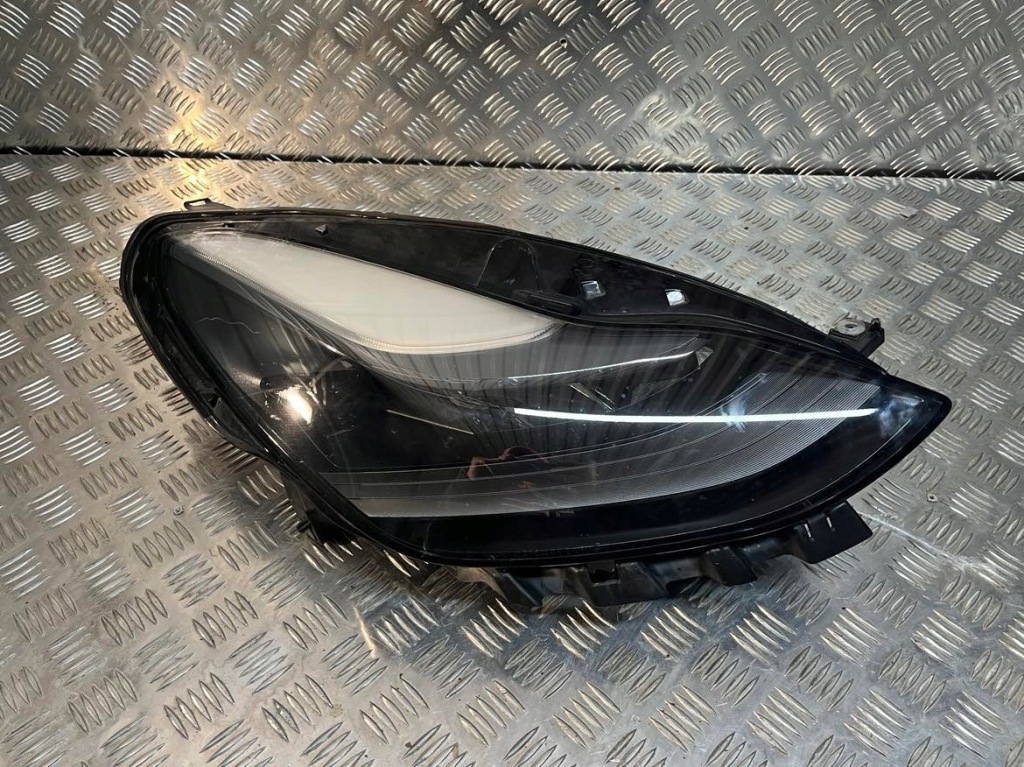 Купить Фара передняя правый  tesla y 21-23rok 1514953-00-d