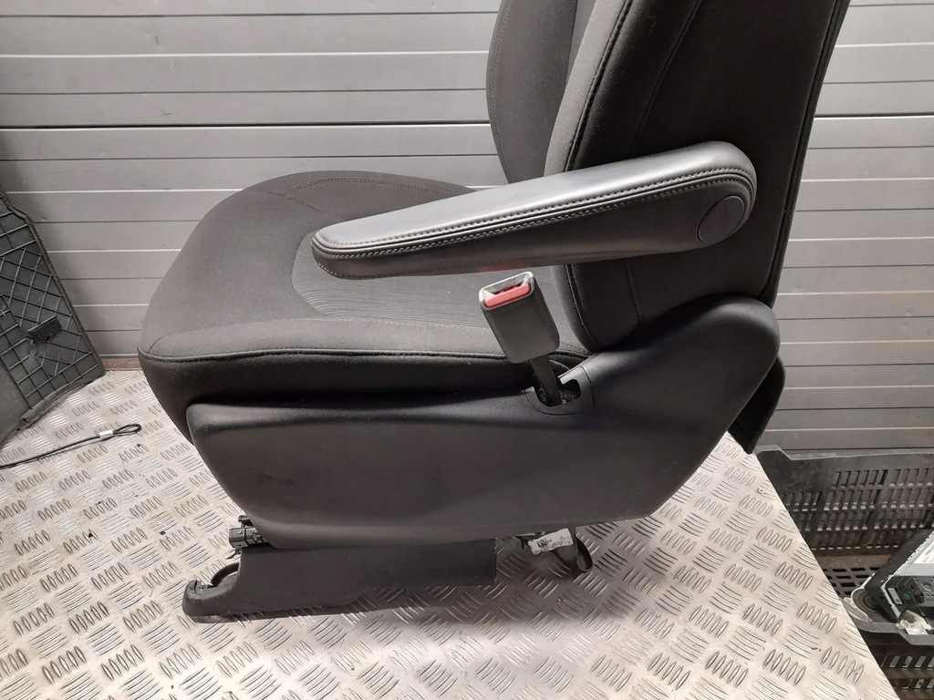 фото №9, Chrysler pacifica перед сторона правая сиденья, сиденье