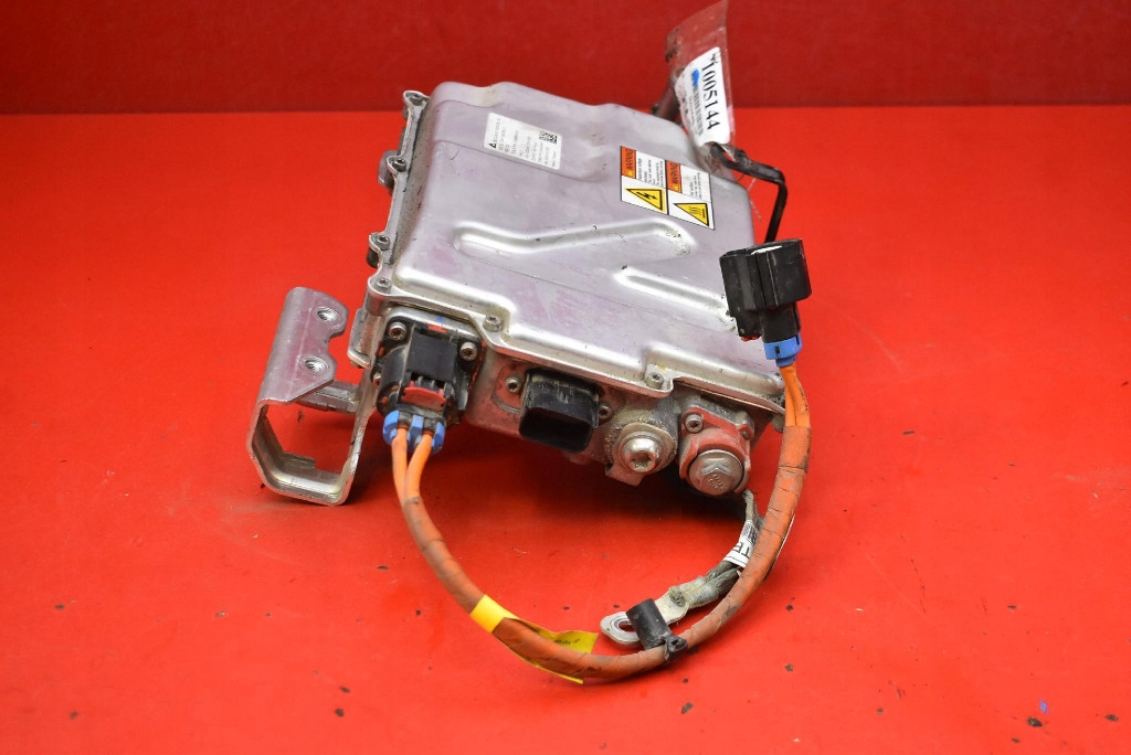 Блок керування регулятор напруги конвертер 1028664-00-k tesla model s 16-21 Недорого