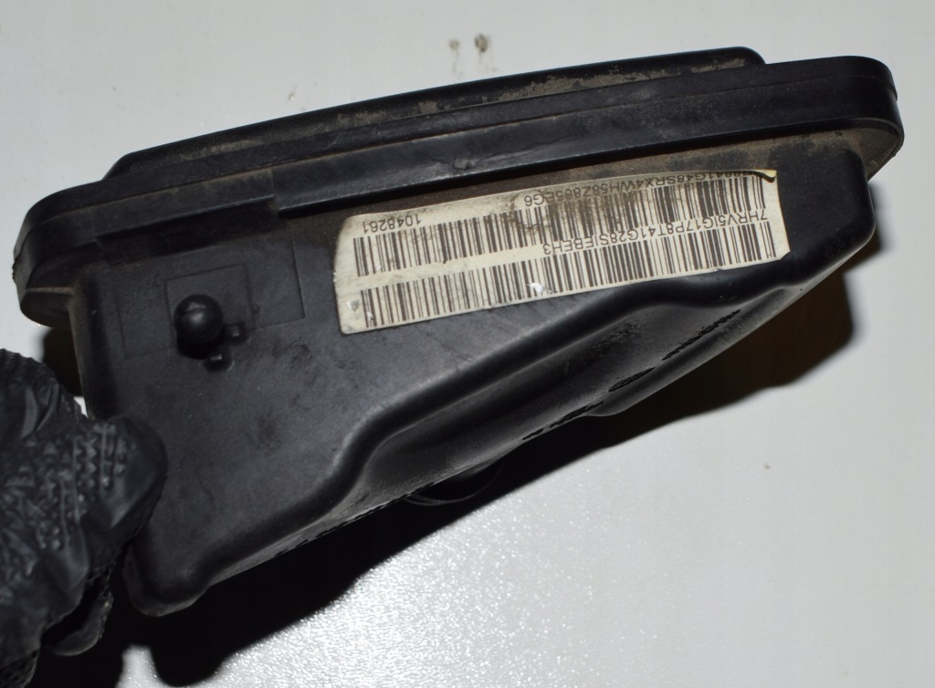 фото №6, Mercedes w204 350 3.0 cdi вентиляція картера гасник резонатор a6421400087