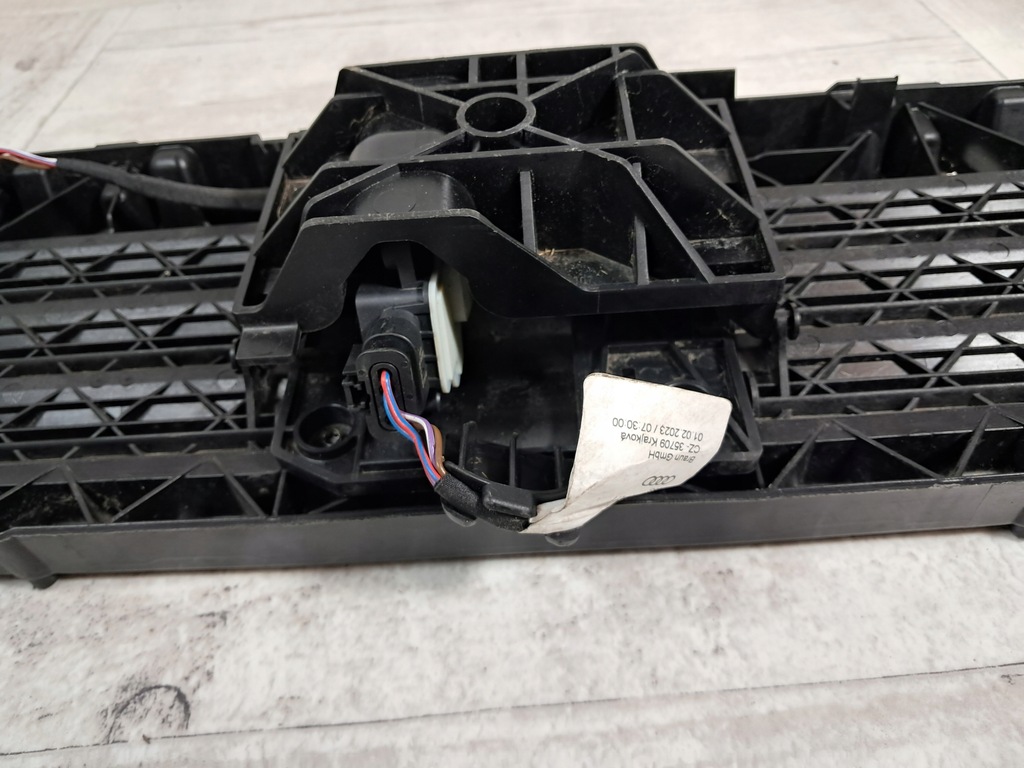 фото №8, Audi a4 b9 a5 8w lift шторка жалюзі повітропровід повітря 8w0807663