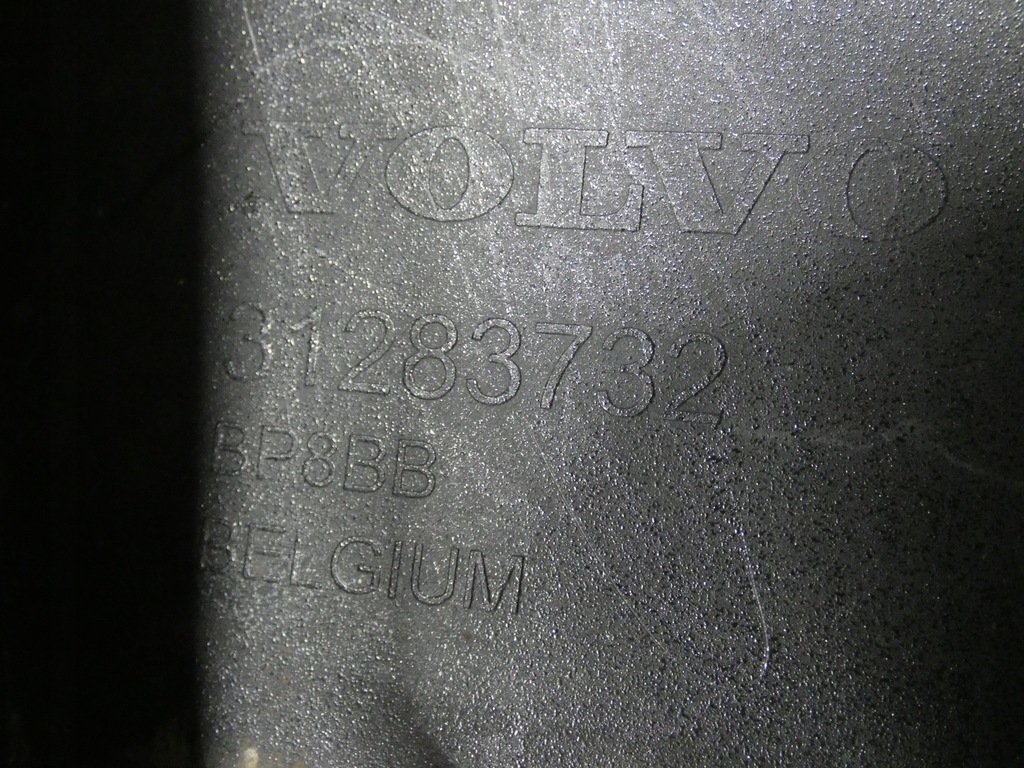 фото №16, Бампер, решётка средняя volvo v-40 ii