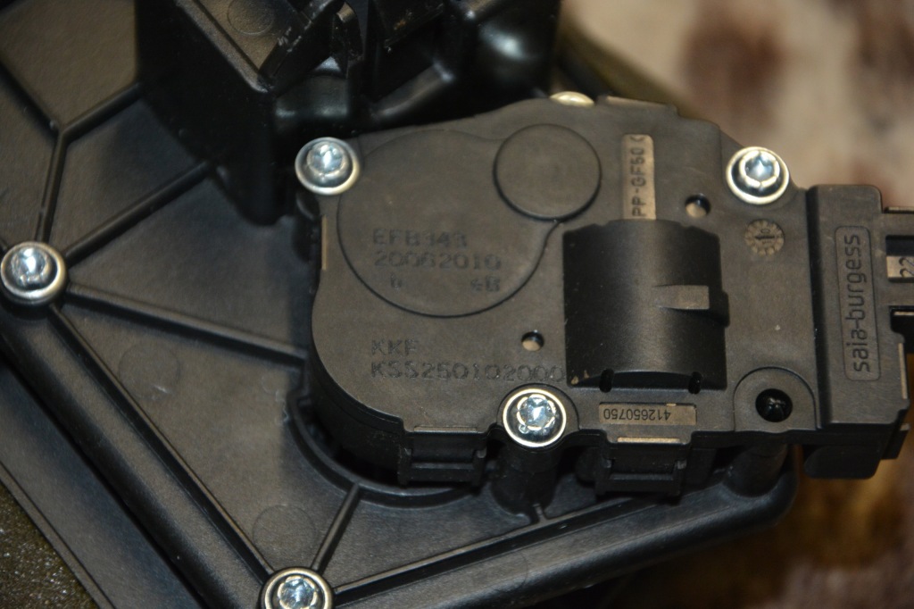 фото №6, Воздухозаборник воздуха vw touareg 7p6820526a