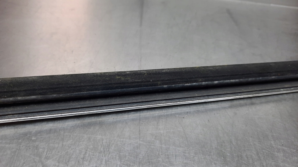 фото №9, Молдинг уплотнитель дверь перед 30661120/21 volvo s80 ii v70 iii xc70 ii