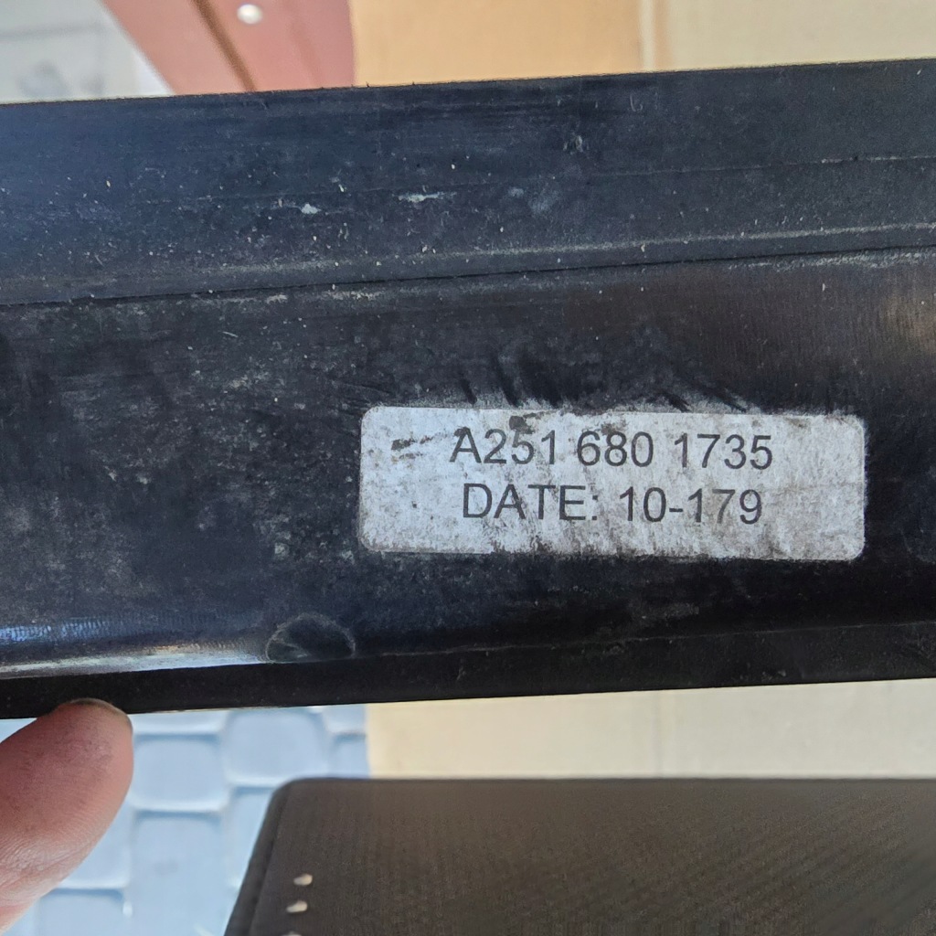 Mercedes r w251 молдинг накладка порог левый перед a2516801735 Оригинал