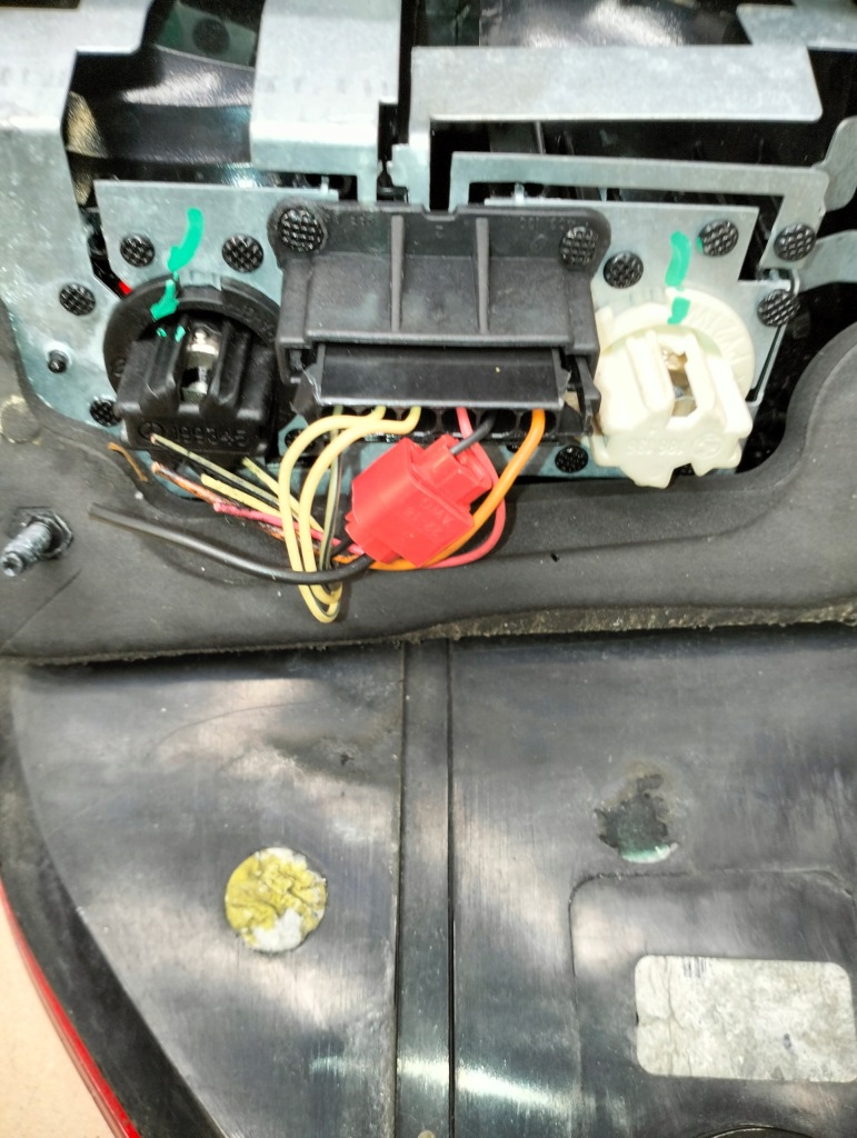 фото №12, Лампа левая задняя mercedes ml w164 lata 2005-2008