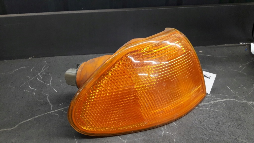 фото №2, Поворотник правый opel astra f britax