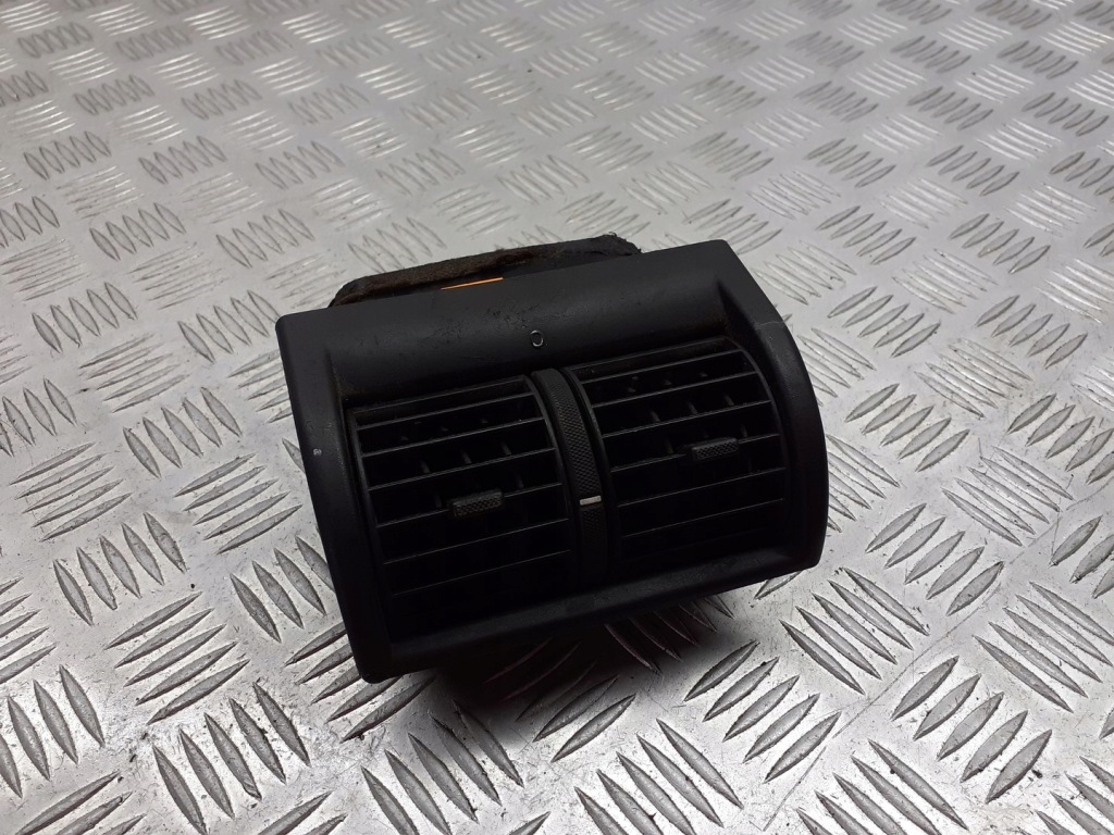 фото №1, Решётка средняя обдув задняя opel zafira a 90587485