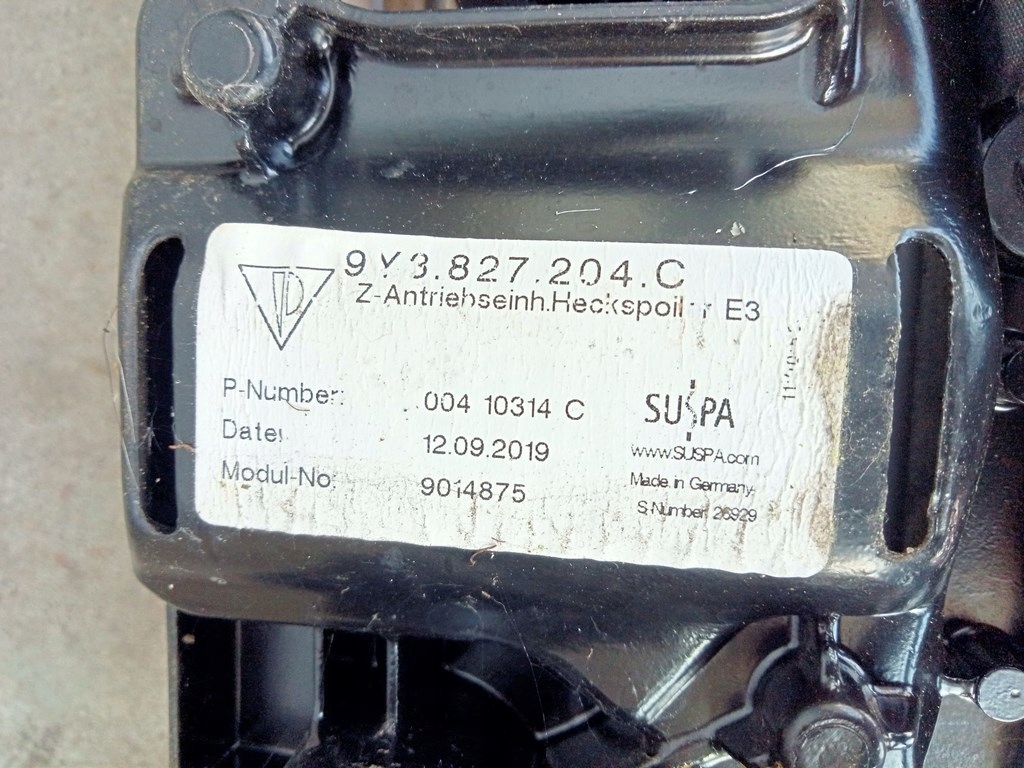 фото №10, Porsche cayenne 9y3 coupe - механизм спойлер задняя 9y3827204c