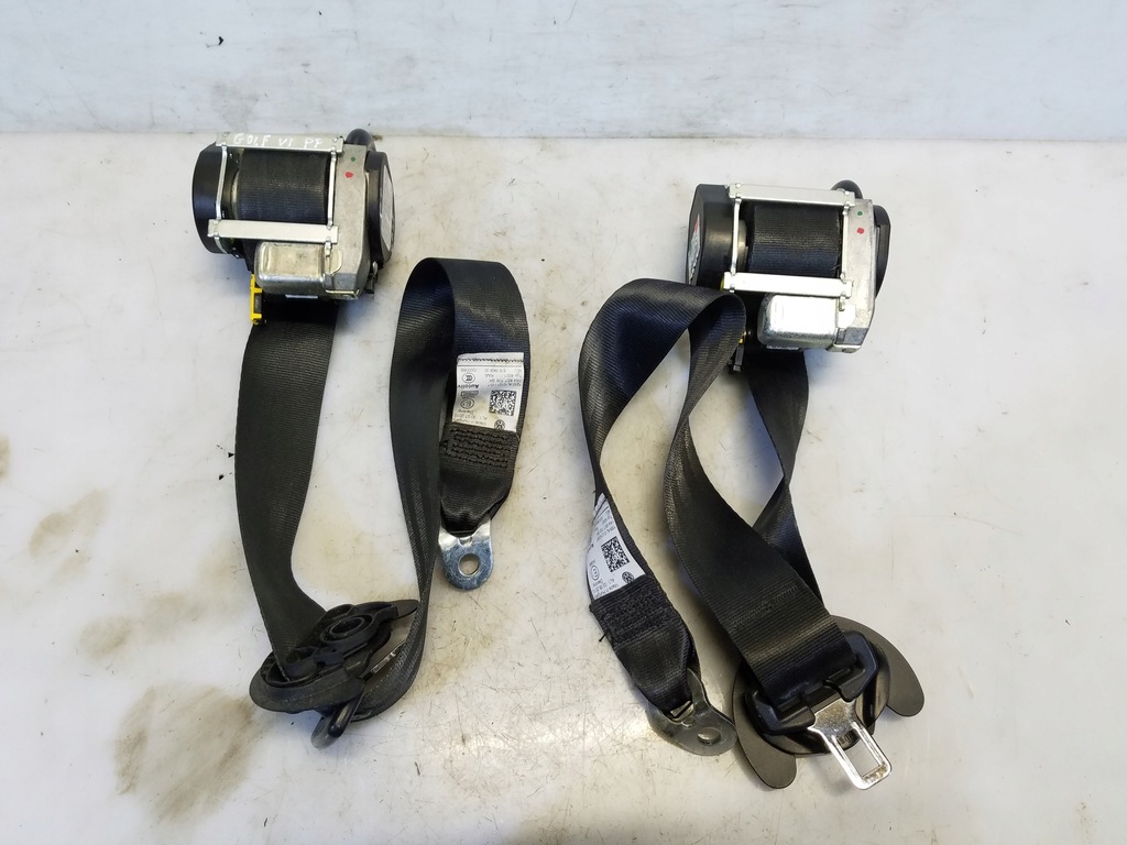 фото №1, Натягувач pas безпеки перед vw golf vi