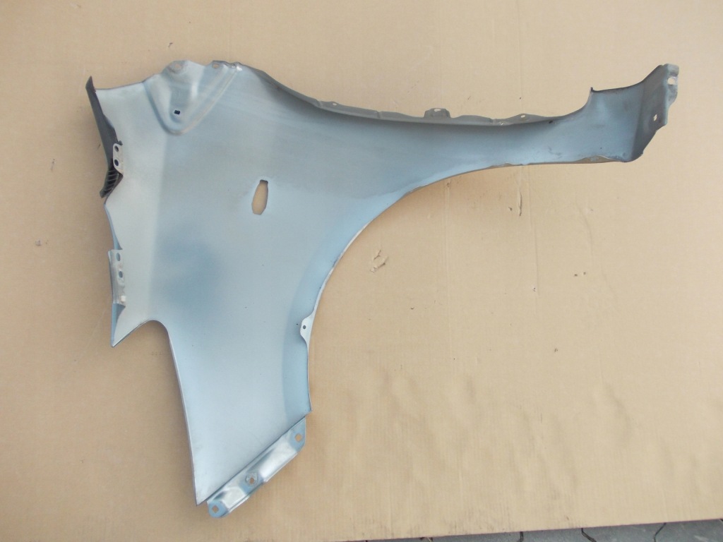 Крила правий перед toyota yaris 2 Доставка