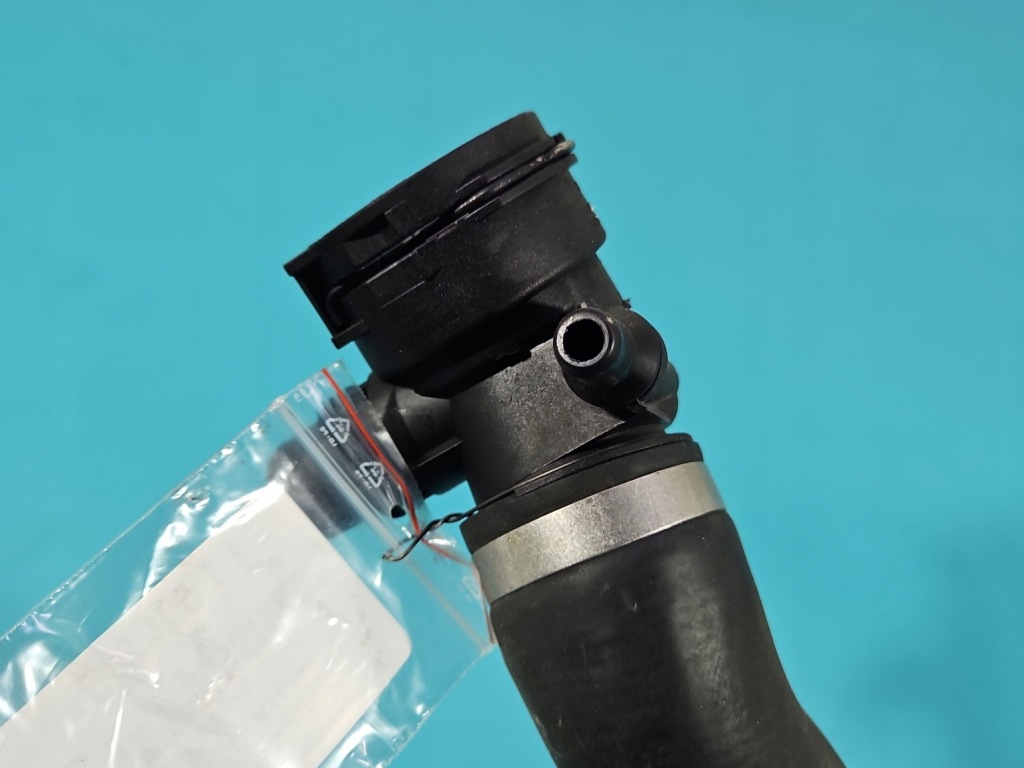 Шланг пабтрубок  трубка воды bmw f30 17127811 17127811127-05 2.0d 184km с Разборки