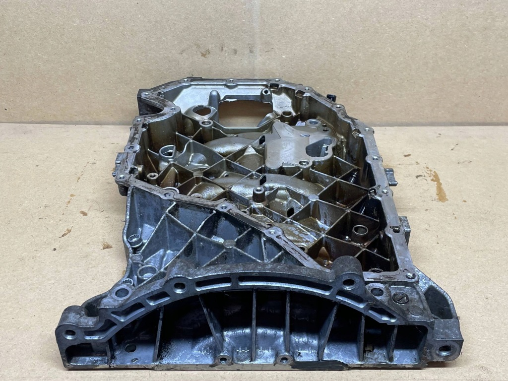 Audi a5 8t 2.0 tfsi 2007- 06h103603s піддон масляна алюмінієва половина в Україні