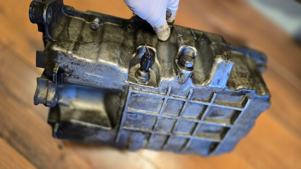 фото №5, Caliber patriot journey 2.0 crd 09r 140km bwd піддон оливи 03g103603a