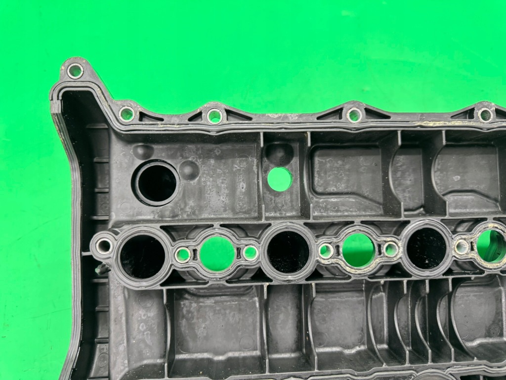 Кришка клапанів кришка колектор впускний  31330239 volvo s60 ii v60 2.0d d3 10- Ціна