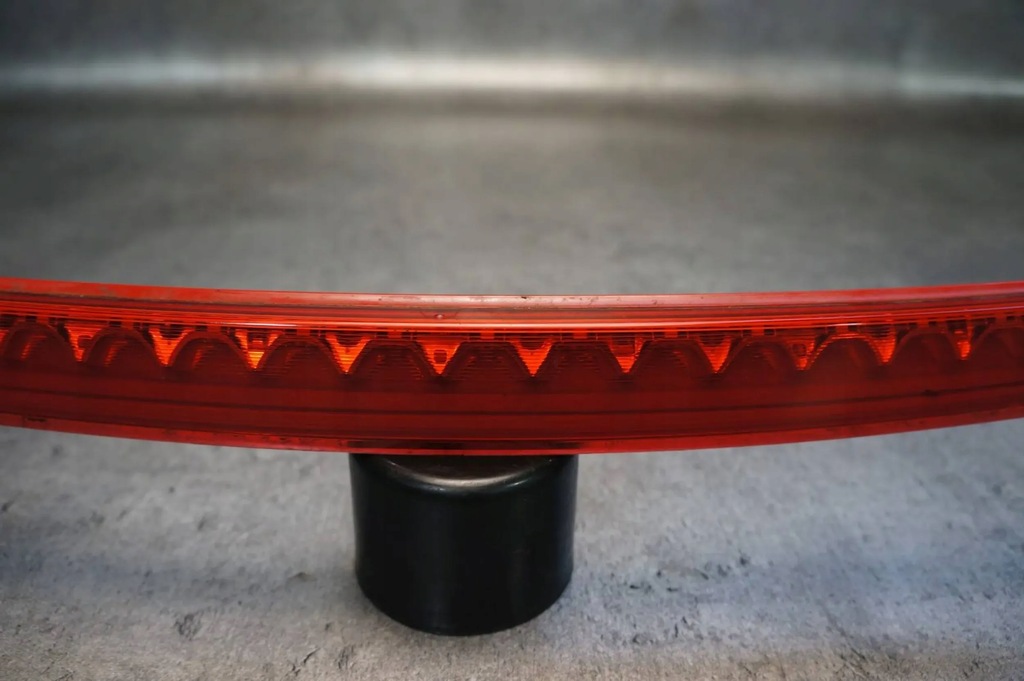 фото №8, Третий свет стоп лампа крышки audi tt 8j 8j0945097