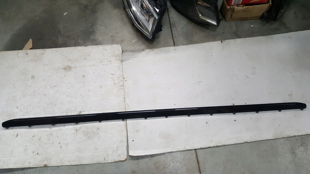 фото №1, Молдинг порог правая vw touran r-line 5ta853250