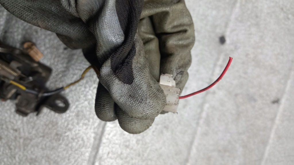 фото №3, Замок кришки mazda 626 92r