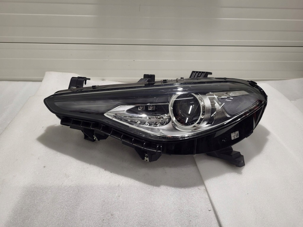 Купити Alfa romeo giulia ксенон ні поворотний перед сторона ліва лампа передня