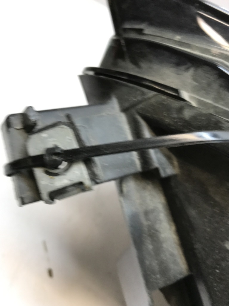 Tesla model 3 y рестайлінг  20- фара правий full led європа  1514953-00-d Зі Шроту