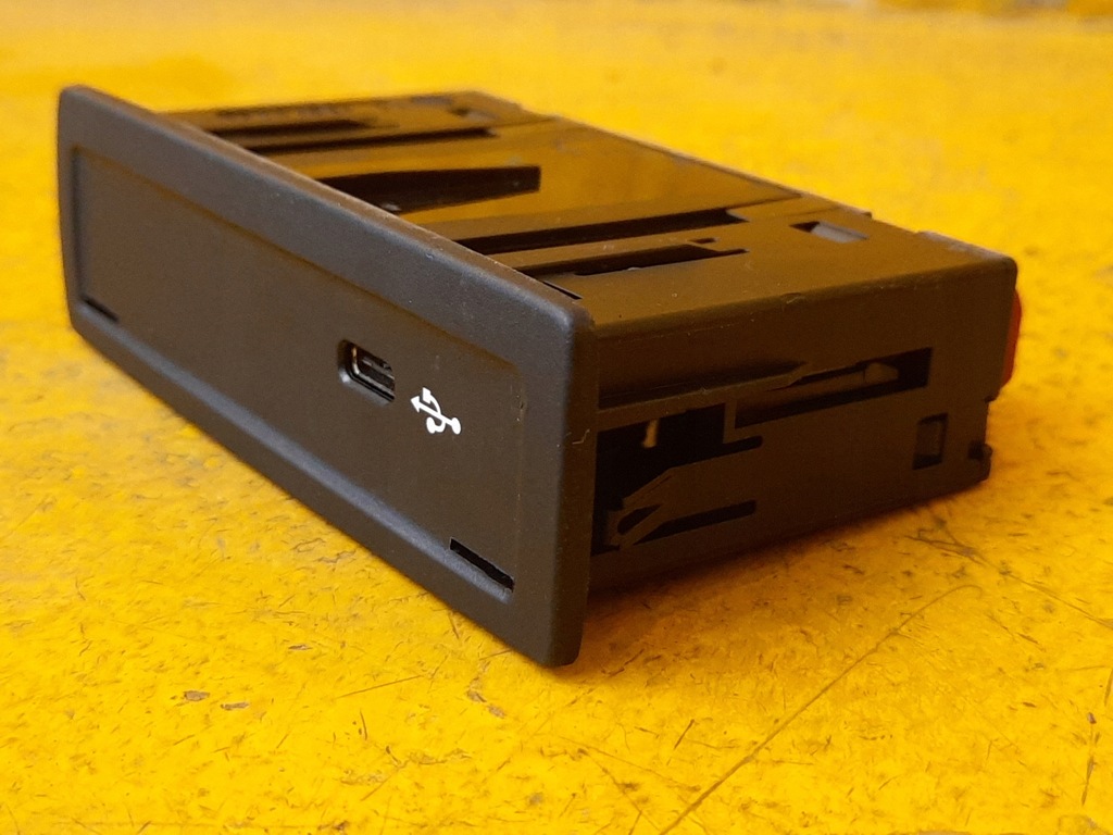 фото №14, Разъём usb c панель a2478203902 mercedes w177 18-