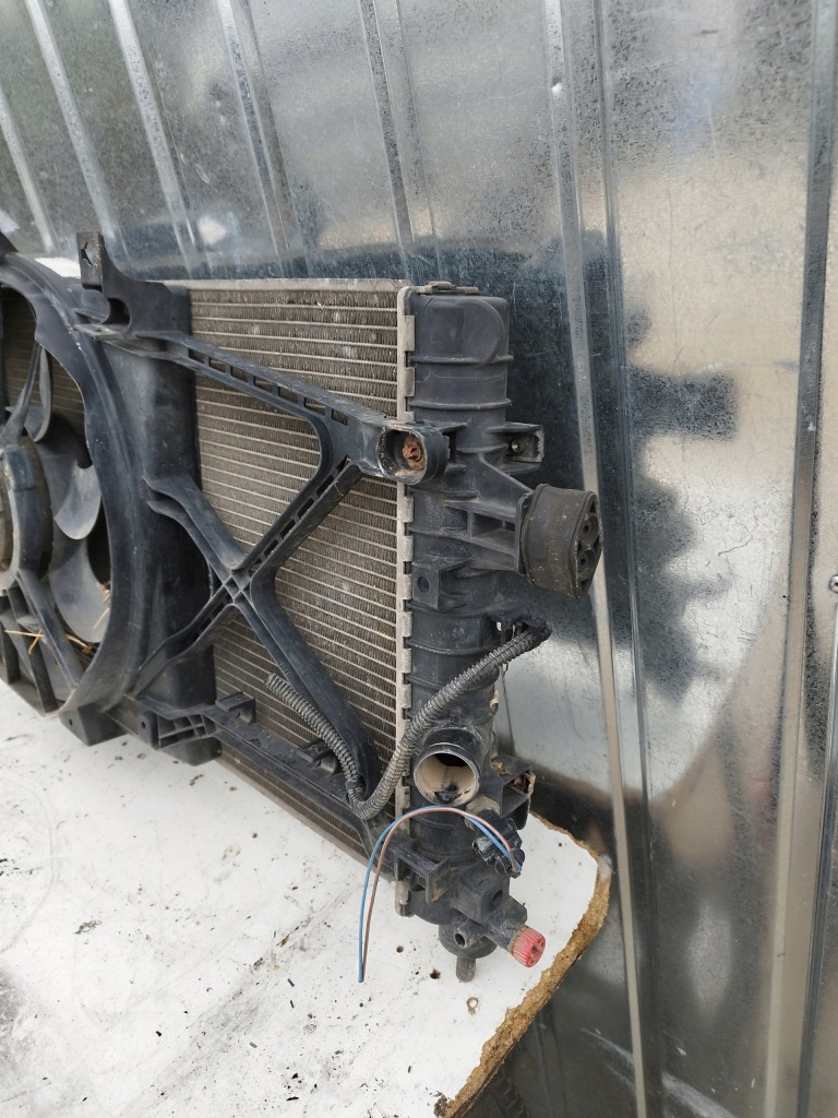 Радиатор воды + вентилятор opel astra h 3 zafira b 1.6 бензин в Украине