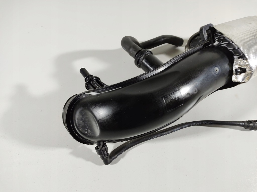 фото №13, Volvo v40 12r- труба шланг повітря 31370975