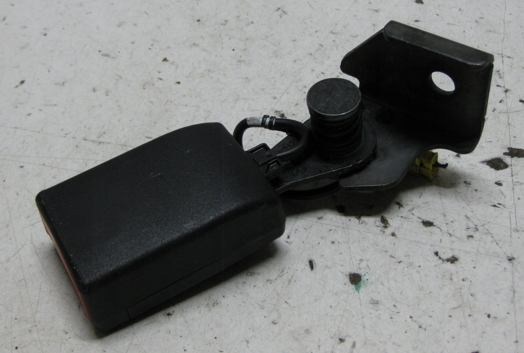 фото №1, Mercedes w246 2.2 cdi 15r кліпса поперечина задня a2468603169