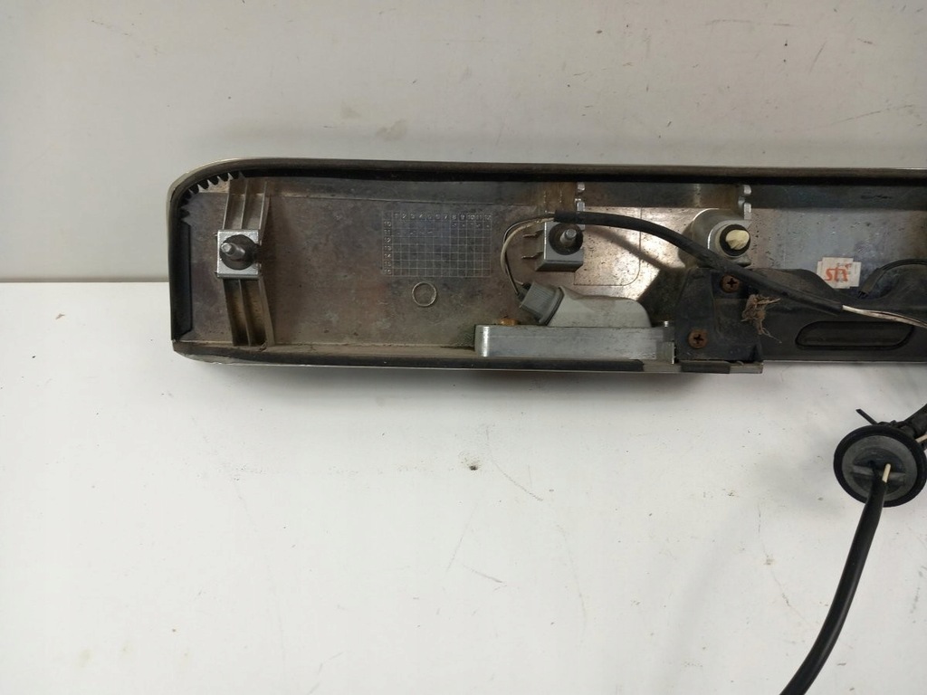 фото №8, Chevrolet orlando van накладка крышки задняя микровыключатель 96886794