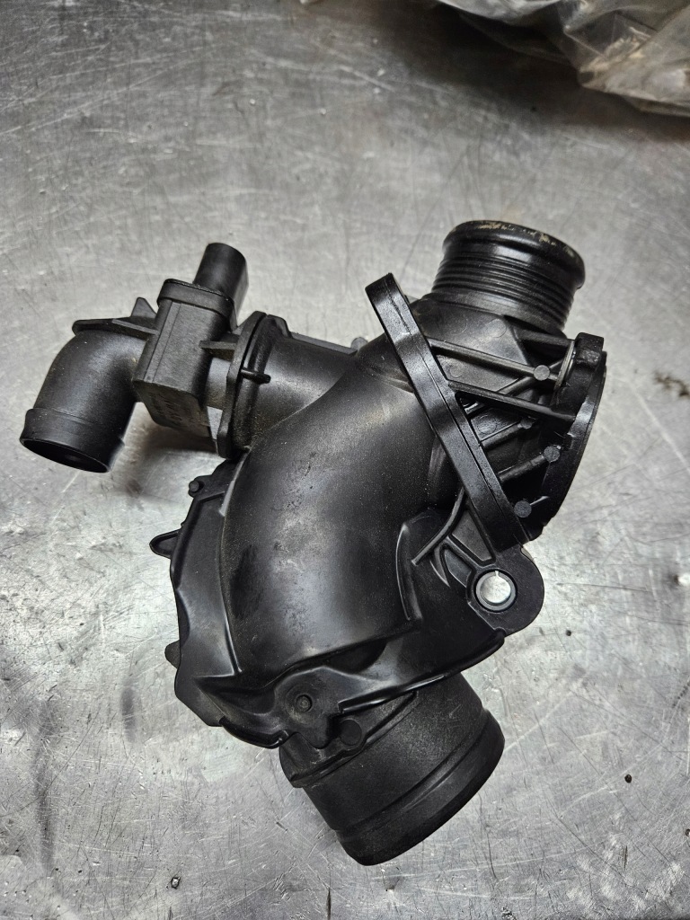 фото №1, Патрубок впускной турбины 2.0tdi 04l129635f