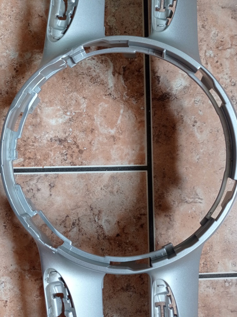 Решітка радіатора решітка радіатора mercedes e 213 Ціна