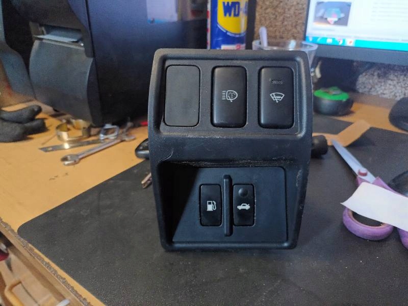 Купити Панель керування кришки багажника lexus 15a990