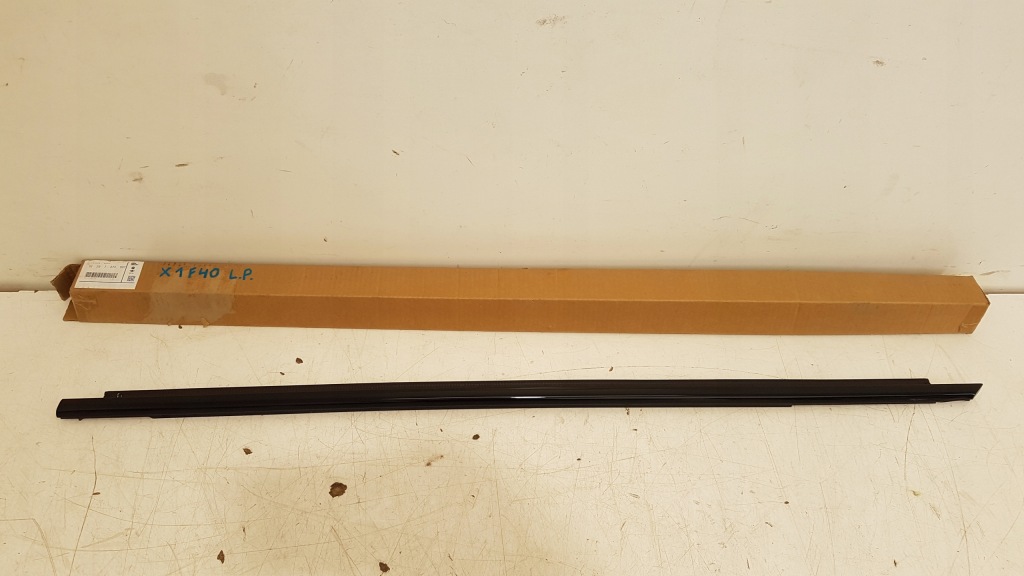 фото №1, Bmw 1 f40 молдинг уплотнитель дверь левая перед shadow 7473997