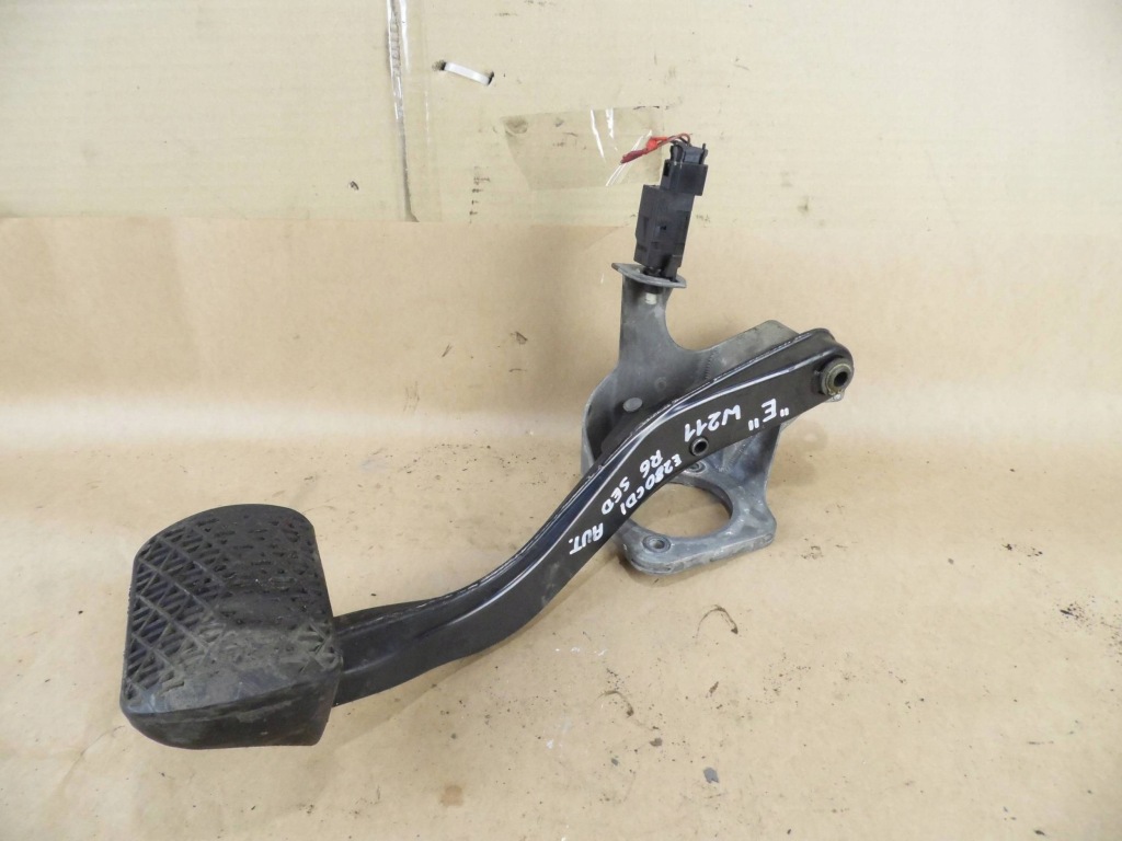 фото №1, Mercedes-benz e w211 2005 педаль тормоза