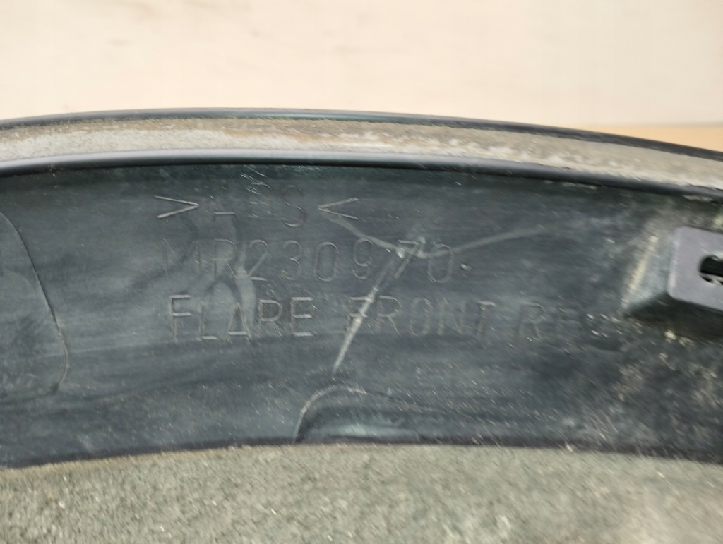 фото №14, Молдинг крила права перед mitsubishi pajero shogun lata 1999-2006 x24