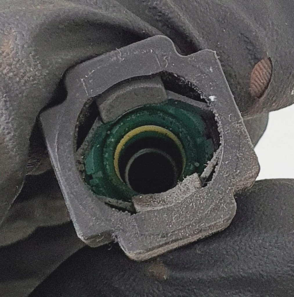 фото №2, Шланг трубка пального jaguar xf x250 8x23-9s284-cc