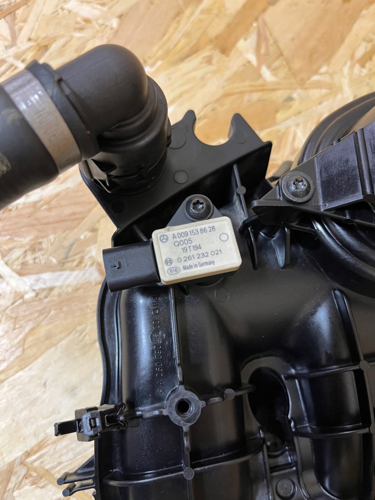 Колектор впускний  mercedes w177 w247 2.0 amg a2600902600 a2641410000 ідеальний стан Зі Шроту