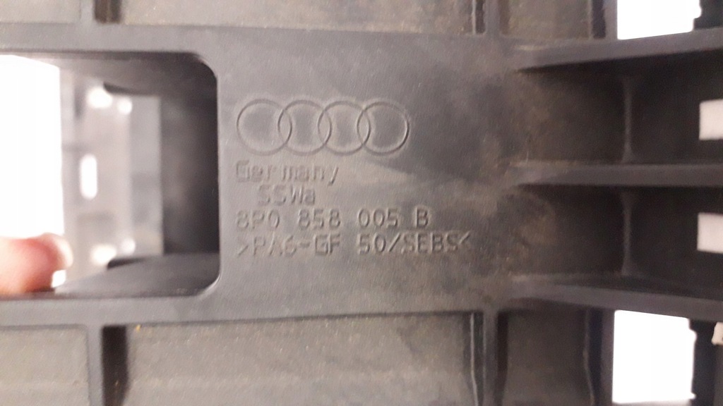 фото №4, Audi a3 8p рамка радіо каркас корпус консоль 8p0858005b